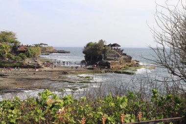 Endonezya 'daki tapınaktan okyanus manzarası