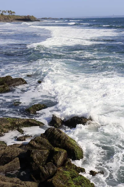 Bella Vista Sull Oceano Dal Tempio Indonesiano — Foto Stock