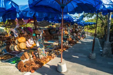 Ubud 'daki Endonezya tapınağı Tanah Lot 