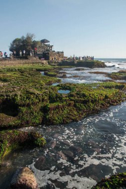 Endonezya 'daki tapınaktan okyanus manzarası