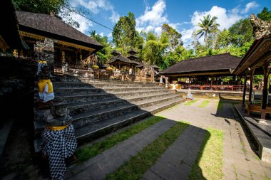 Ubud 'daki Endonezya antik tapınağı 