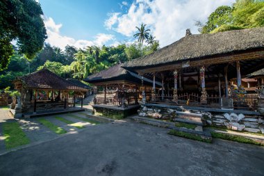Ubud 'daki Endonezya antik tapınağı 