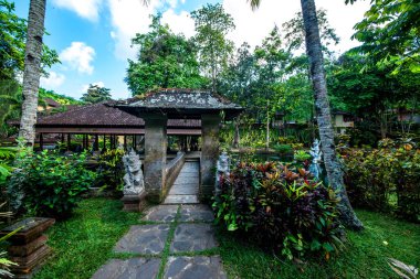 Ubud 'daki Endonezya antik tapınağı 