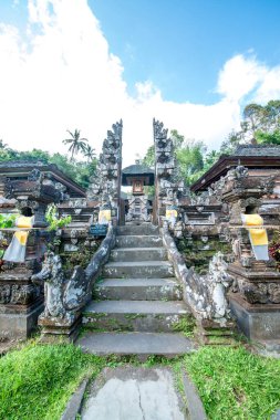 Ubud 'daki Endonezya antik tapınağı 