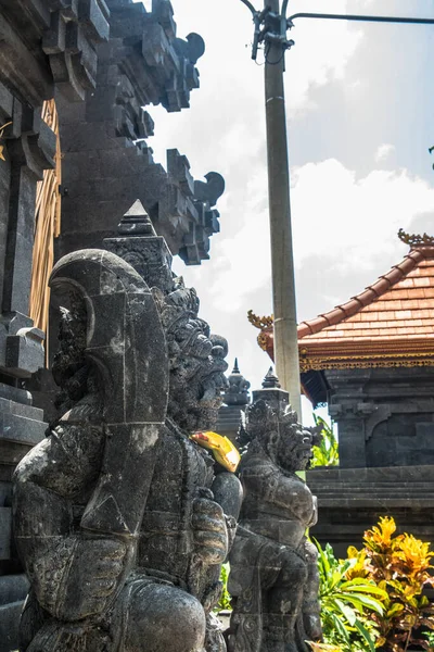 印度尼西亚亚洲风格的寺庙建筑 — 图库照片