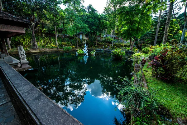 Lagoa Gunung Kawi Sebatu Temple Indonésia — Fotografia de Stock
