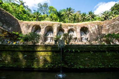 Ubud 'daki Endonezya antik tapınağı 