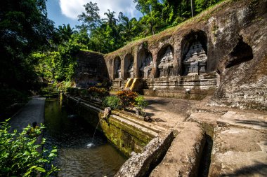 Ubud 'daki Endonezya antik tapınağı 