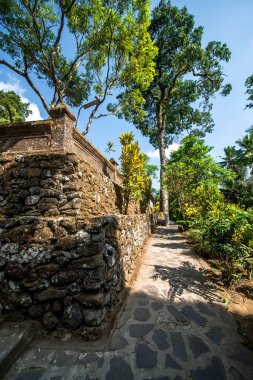 Ubud 'daki Endonezya antik tapınağı 