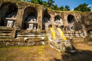 Ubud 'daki Endonezya antik tapınağı 