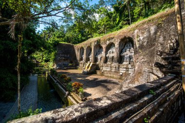Ubud 'daki Endonezya antik tapınağı 