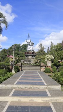 Ubud 'daki Endonezya antik tapınağı 