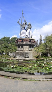 Ubud 'daki Endonezya antik tapınağı 