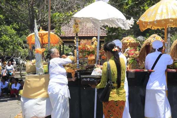 Indonésie Ubud Les Gens Qui Marchent Près Temple Lempuyang Pendant — Photo