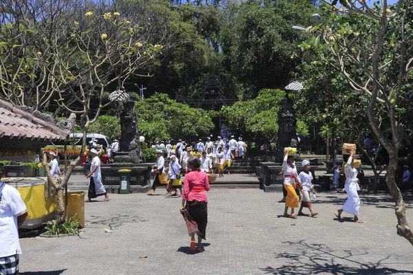 Besucher Des Tempels Von Lempuyang Indonesien — Stockfoto