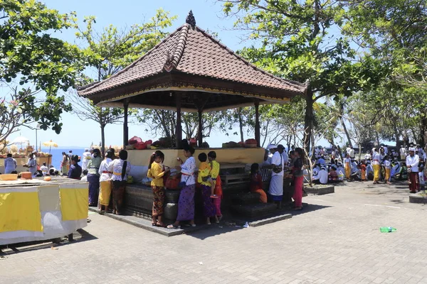 Visitantes Templo Lempuyang Indonésia — Fotografia de Stock