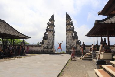 Endonezya 'da gündüz vakti Lempuyang Tapınağı 