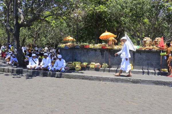 Indonésie Ubud Les Gens Qui Marchent Près Temple Lempuyang Pendant — Photo