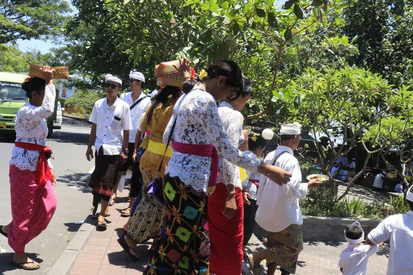 Besucher Des Tempels Von Lempuyang Indonesien — Stockfoto