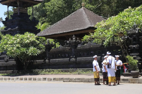 Indonesië Ubud Mensen Wandelen Buurt Van Lempuyang Tempel Tijdens Canang — Stockfoto