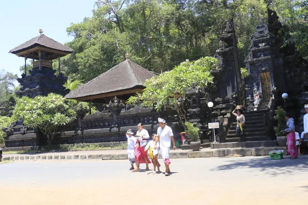 Indonesië Ubud Mensen Wandelen Buurt Van Lempuyang Tempel Tijdens Canang — Stockfoto