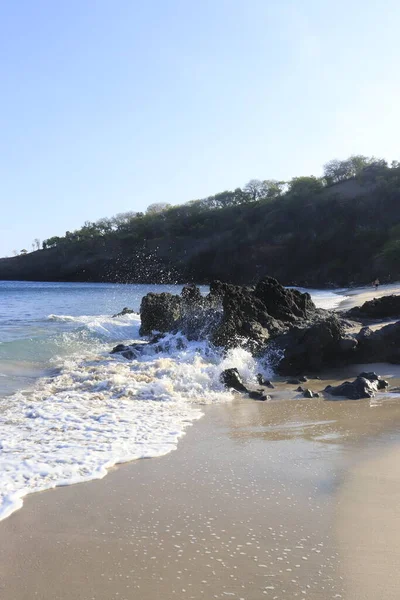 Vue Panoramique Sur Les Vagues Mer Freinant Sur Les Rochers — Photo