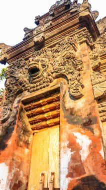 Bali, Endonezya - 20 Kasım 2019: Tirta Empul 'un güzel bir manzarası, Kutsal Bahar Tapınağı.