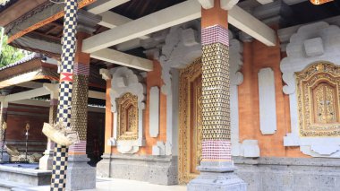Endonezya 'nın Ubud kentindeki Tiran Tapınağı dekorasyon ve mimarisini Empul  