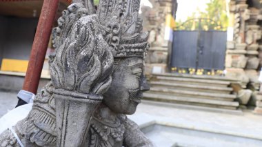 Endonezya 'nın Ubud kentindeki Tiran Tapınağı dekorasyon ve mimarisini Empul  
