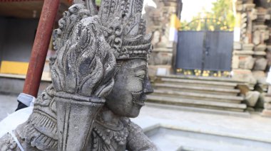 Endonezya 'nın Ubud kentindeki Tiran Tapınağı dekorasyon ve mimarisini Empul  