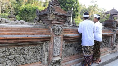 Bali, Endonezya - 29 Ekim 2019: Tirta Empul 'un güzel bir manzarası, Kutsal Bahar Su Tapınağı.