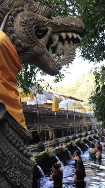 Endonezya 'nın Ubud kentindeki Tirta Empul tapınağı  