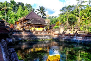 Endonezya 'nın Ubud kentindeki Tiran Tapınağı dekorasyon ve mimarisini Empul  
