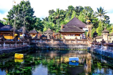 Endonezya 'nın Ubud kentindeki Tiran Tapınağı dekorasyon ve mimarisini Empul  