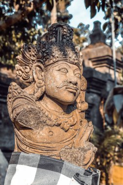 Endonezya 'nın Ubud kentindeki Tiran Tapınağı dekorasyon ve mimarisini Empul  