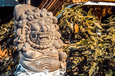 Endonezya 'nın Ubud kentindeki Tiran Tapınağı dekorasyon ve mimarisini Empul  