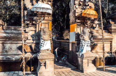 Endonezya 'nın Ubud kentindeki Tiran Tapınağı dekorasyon ve mimarisini Empul  