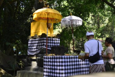Endonezya 'nın Ubud kentindeki Tiran Tapınağı dekorasyon ve mimarisini Empul  