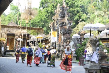Bali, Endonezya - 29 Ekim 2019: Tirta Empul 'un güzel bir manzarası, Kutsal Bahar Su Tapınağı.