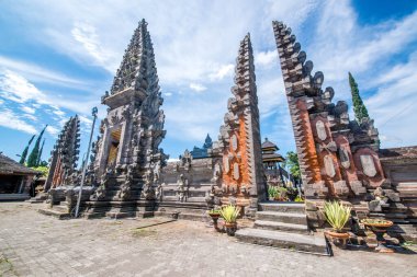 Ubud 'daki Endonezya tapınağı Ulun Danu Beratan
