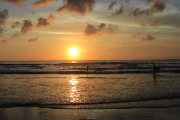 Puesta Sol Cielo Nocturno Sobre Playa Mar Indonesia — Foto de Stock