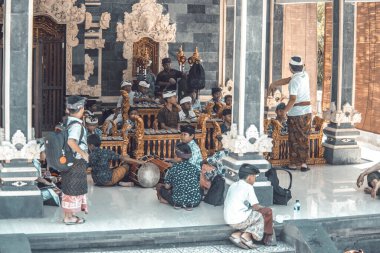 Endonezya, Dempasar 'da Padang Padang 