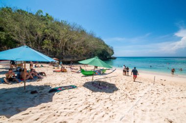 Endonezya 'daki Padang Padang plajında okyanus 