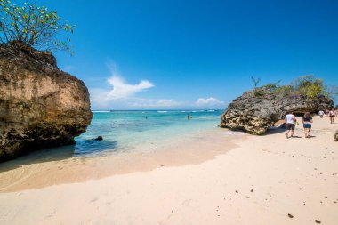 Endonezya 'daki Padang Padang plajında okyanus 