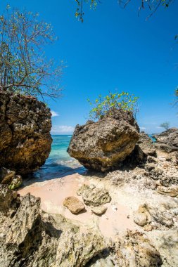 Endonezya 'daki Padang Padang plajında okyanus 