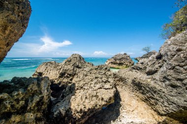 Endonezya 'daki Padang Padang plajında okyanus 