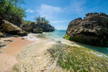 Endonezya 'daki Padang Padang plajında okyanus 