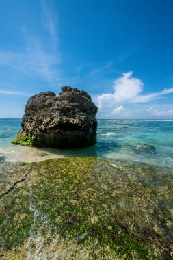 Endonezya 'daki Padang Padang plajında okyanus 