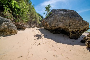 Padang Padang Plajı, Endonezya