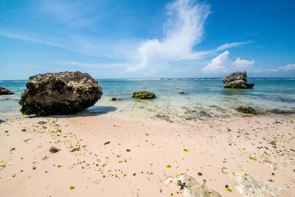 Padang Padang Plajı, Endonezya
